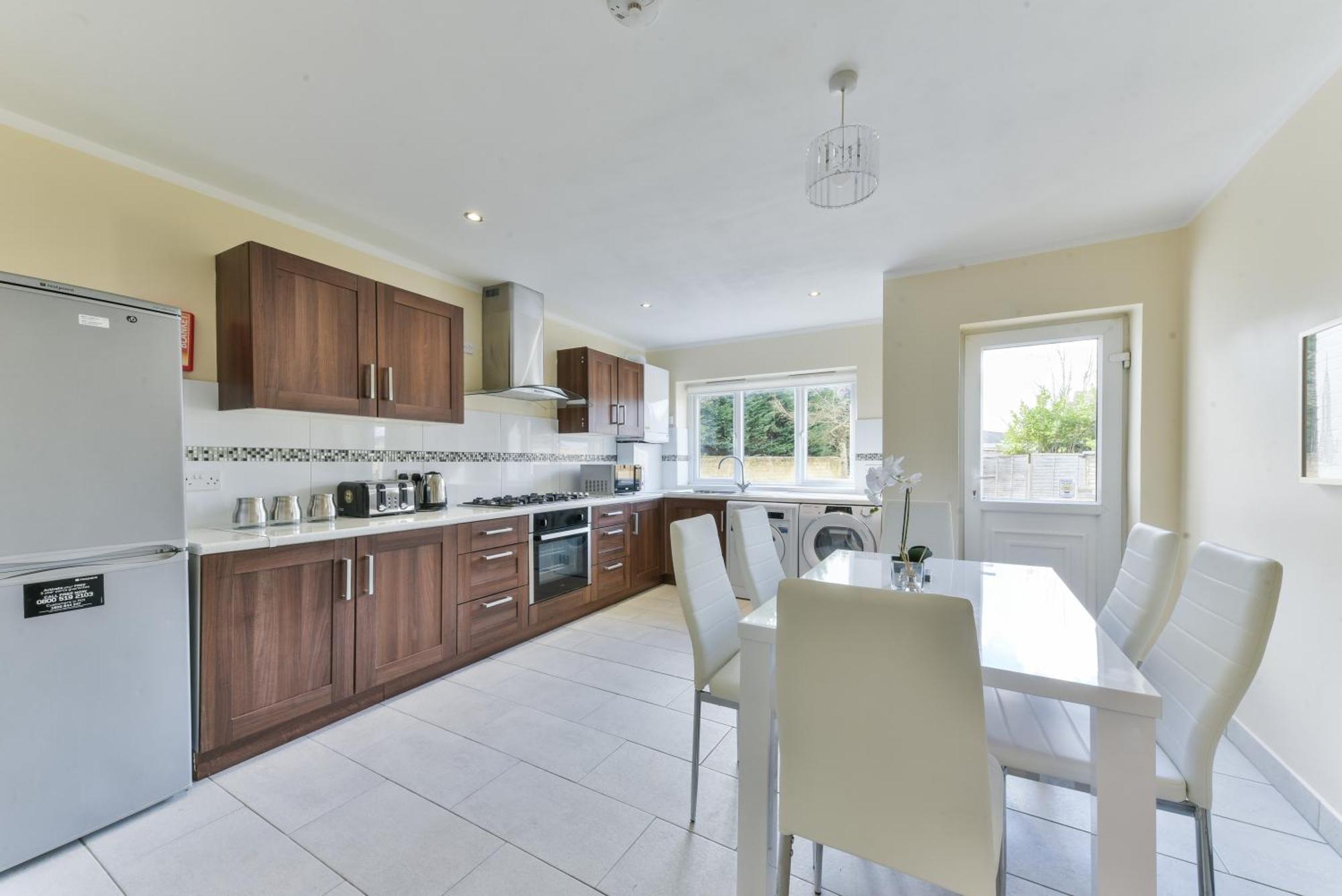 Royal Living Properties Villa Hillingdon Luaran gambar