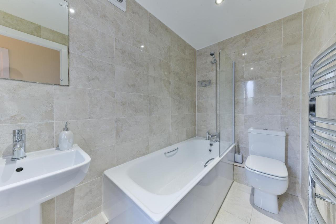Royal Living Properties Villa Hillingdon Luaran gambar