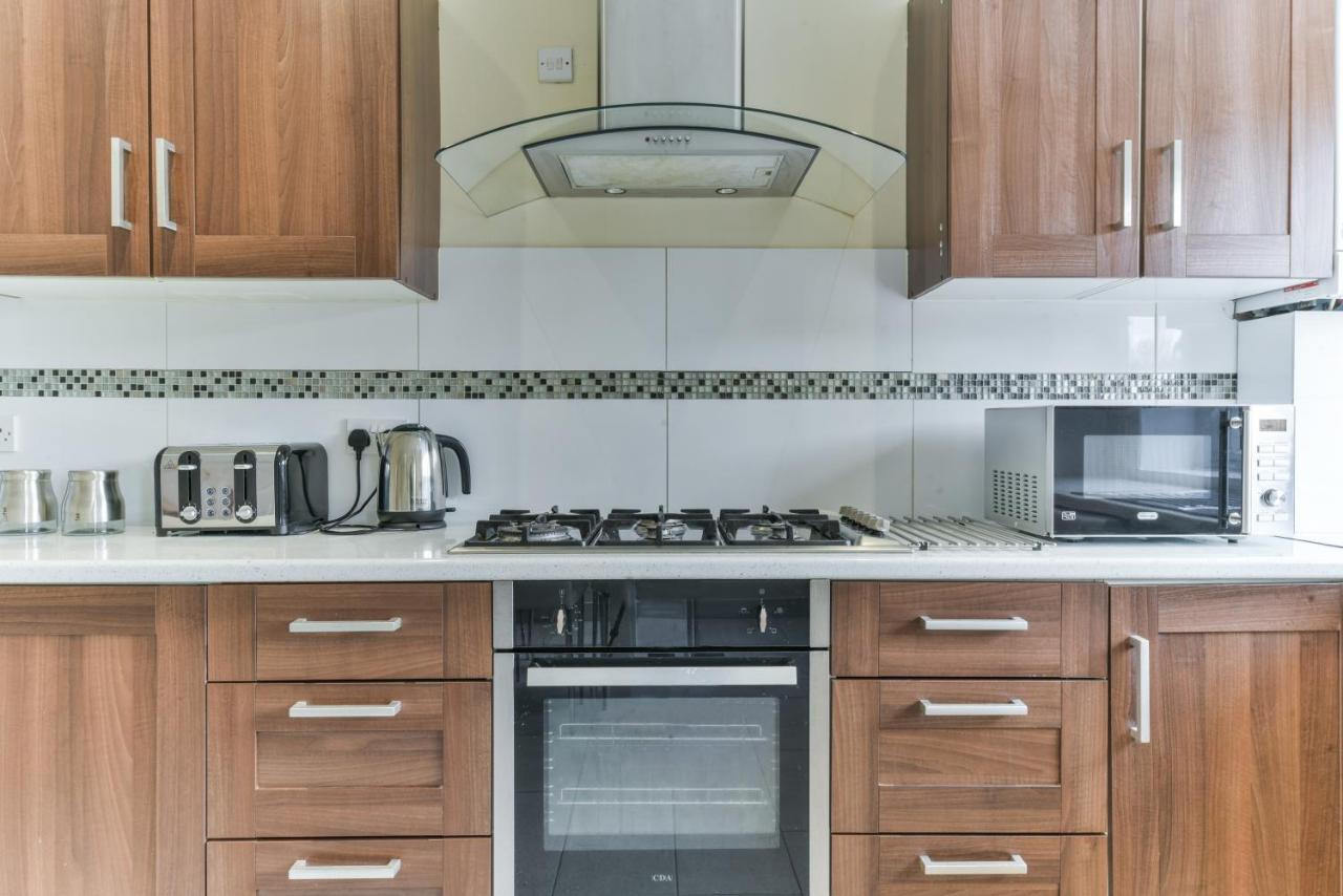 Royal Living Properties Villa Hillingdon Luaran gambar