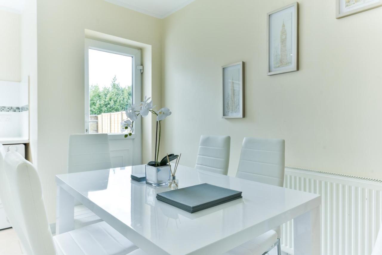 Royal Living Properties Villa Hillingdon Luaran gambar